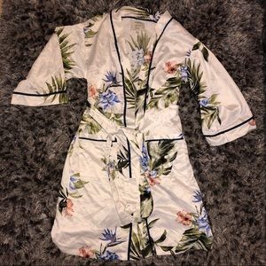 FLORAL SILK ROBE